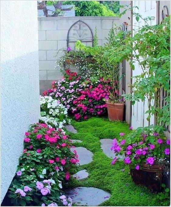 จัดสวนดอกไม้หน้าบ้าน